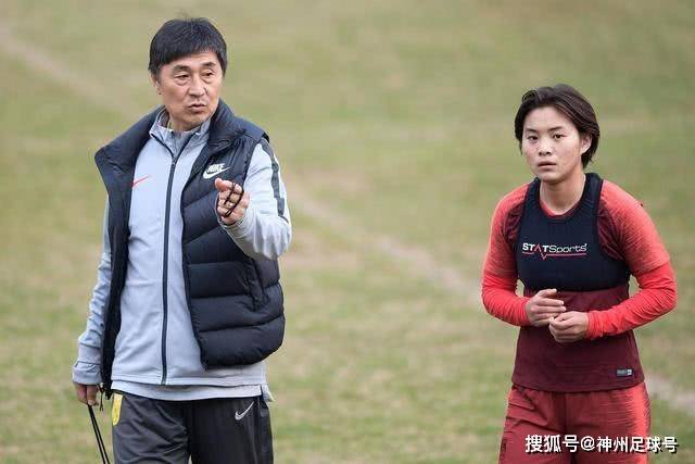 埃里克森重返沃尔夫斯堡，开始与管理层讨论未来